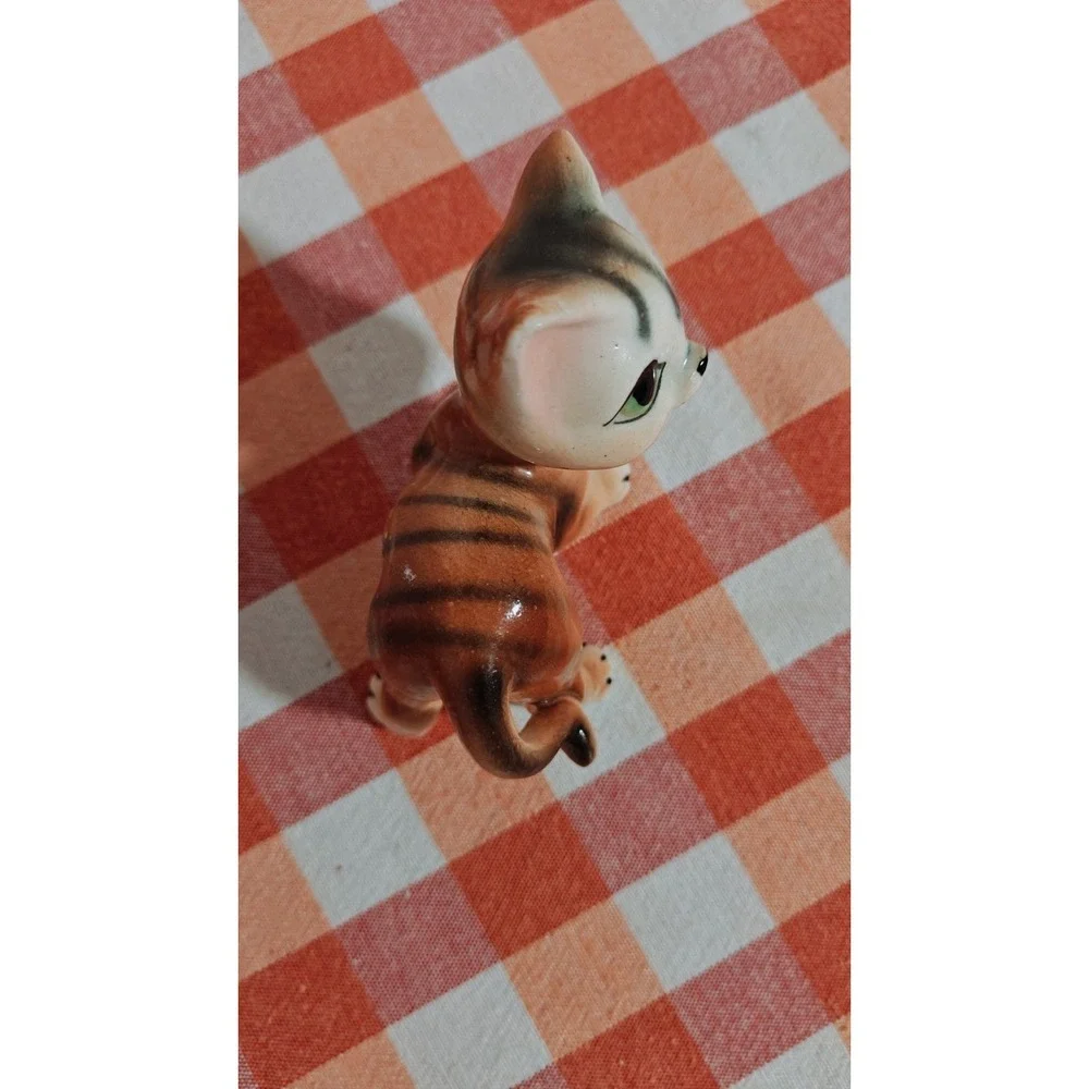 VINTAGE BIG EYED KITTEN CAT PORCELAIN CERAMIC FIGURINE